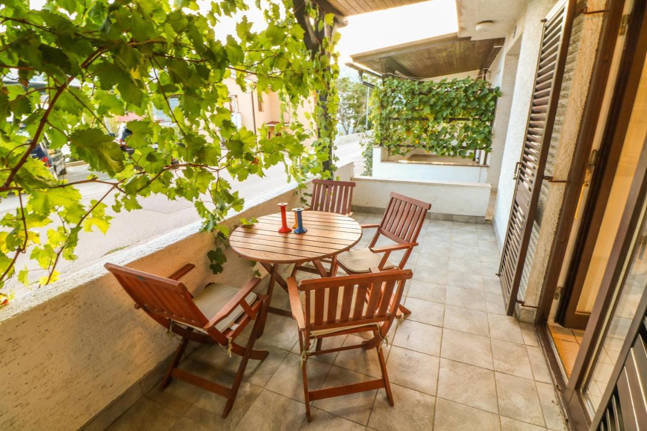 Apartments Vladan With Terrace Baska  Ngoại thất bức ảnh