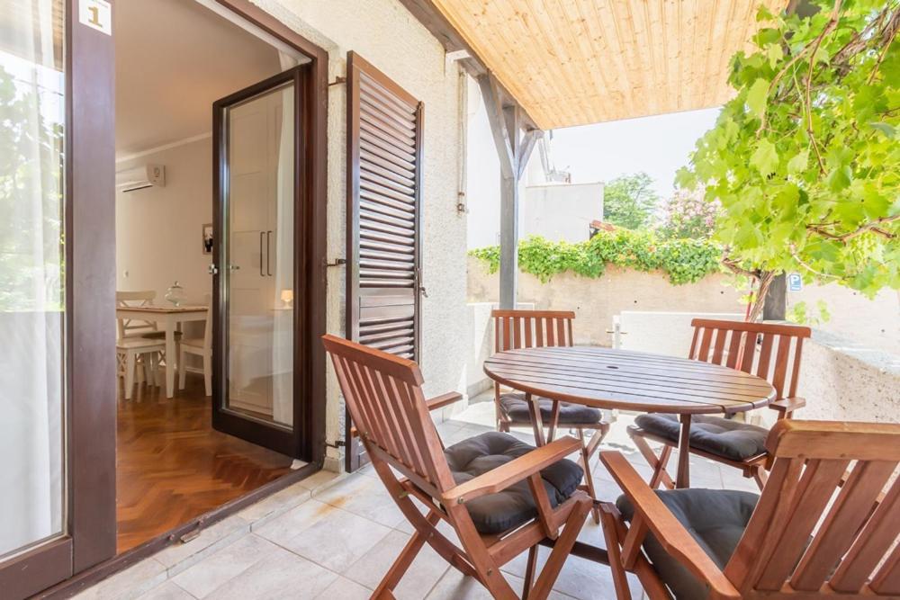 Apartments Vladan With Terrace Baska  Ngoại thất bức ảnh