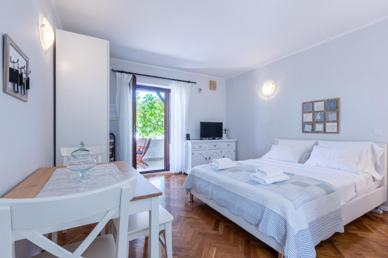 Apartments Vladan With Terrace Baska  Ngoại thất bức ảnh