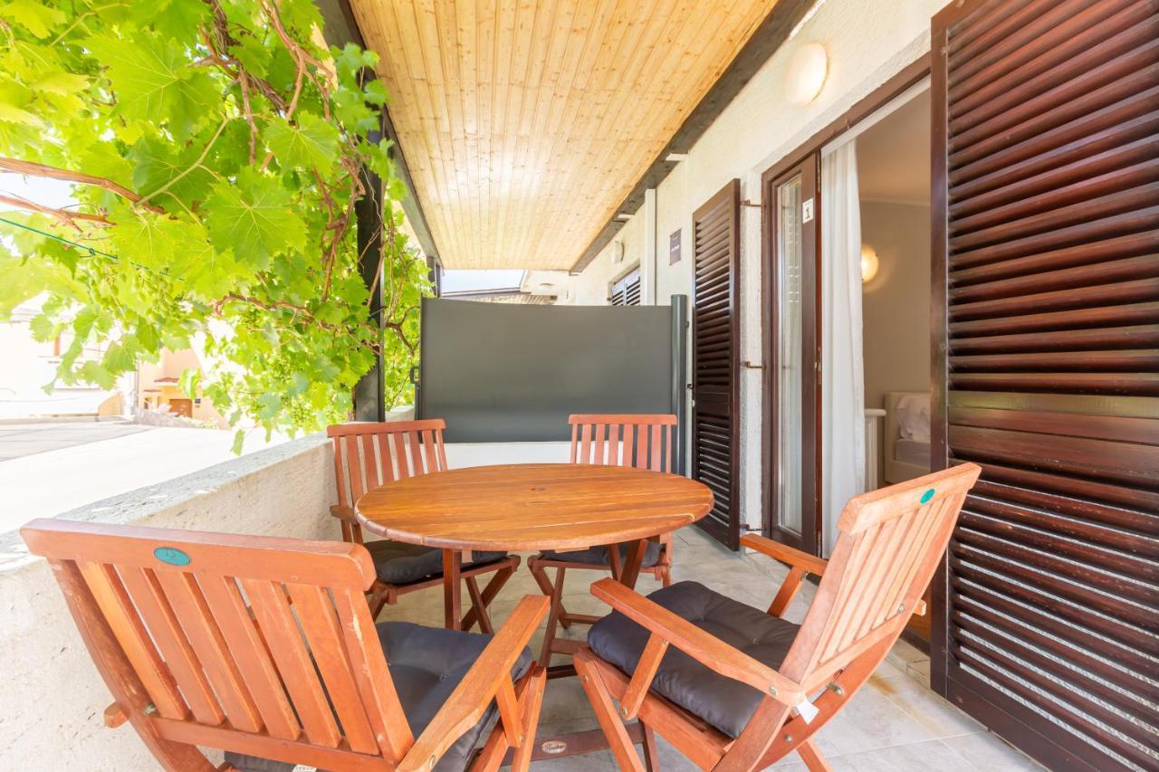 Apartments Vladan With Terrace Baska  Ngoại thất bức ảnh