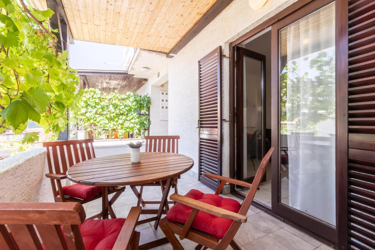 Apartments Vladan With Terrace Baska  Ngoại thất bức ảnh
