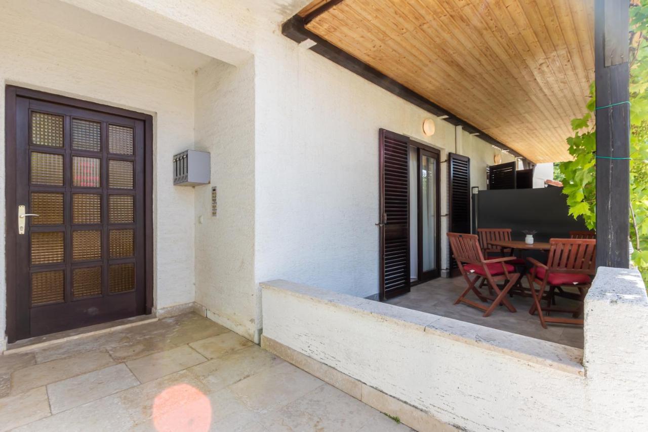 Apartments Vladan With Terrace Baska  Ngoại thất bức ảnh