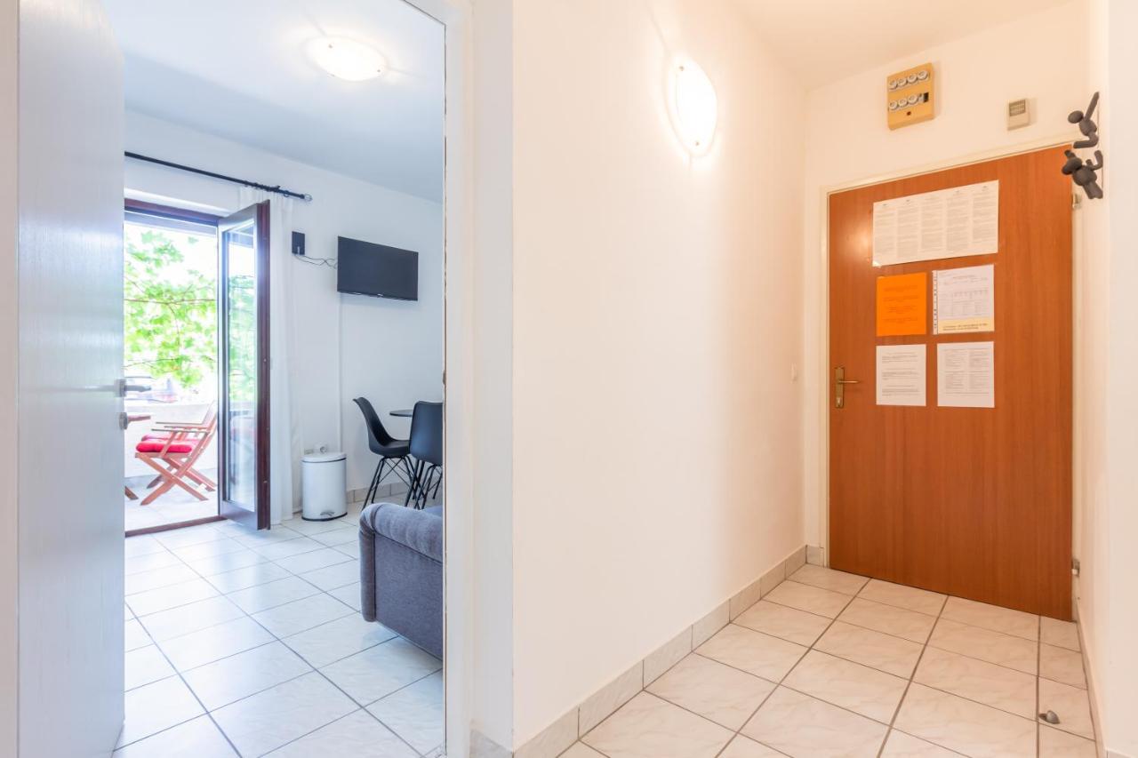 Apartments Vladan With Terrace Baska  Ngoại thất bức ảnh